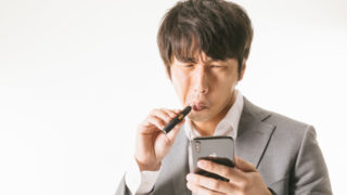 迷う男性